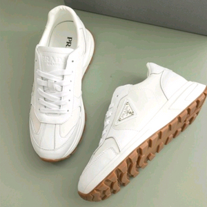 프라다 화이트 남성 스니커즈 42 이미지