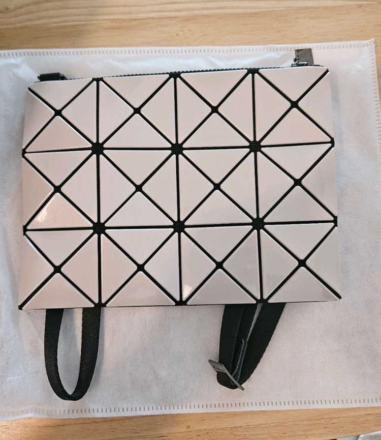 바오바오 루센트 크로스 숄더백 베이지--1