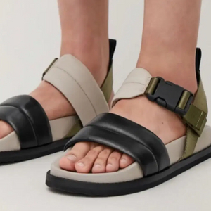 COS 코스 가죽 샌들 250