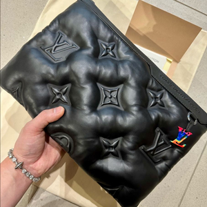 루이비통 2054 버질아블로 파우치 / 루이비통 클러치