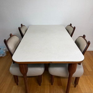 지아띠 아띠 포세린 테이블 의자 세트 팝니다