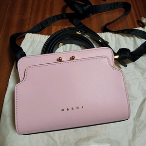 미사용 새제품 정품 마르니 리버스 트렁크백 스몰 S 무광 딸기우유 베이비핑크 스트랩 2가지