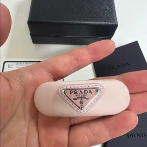 25fw 프라다 헤어핀 핑크 (새상품급)