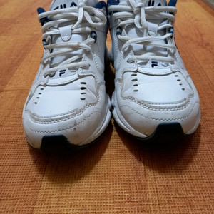 중고 휠라 FILA 런닝화 운동화 화이트 240 23000원