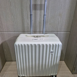 18인치 하드웨어 여행용 캐리어