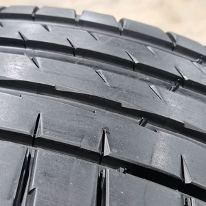 미쉐린 PILOT SPORT 4 VOL 255/35R20 중고타이어 1개 팝니다 이미지