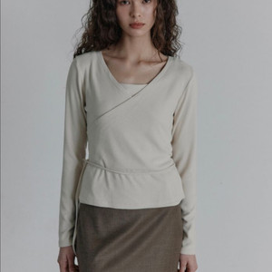 엘로주 레나 가디건 셋업 그레이 1회 두시간착용