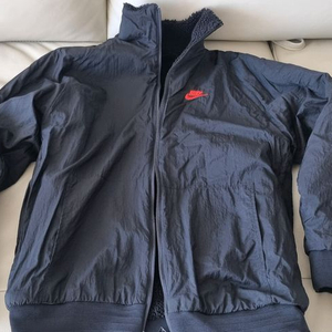 나이키 빅스우시 보아 플리스 풀집 자켓 XL사이즈(105) 팝니다.