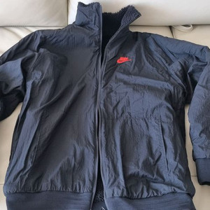 나이키 빅스우시 보아 플리스 풀집 자켓 XL사이즈(105) 팝니다.