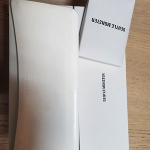 젠틀몬스터 로지 선글라스 10만원에 판매합니다.