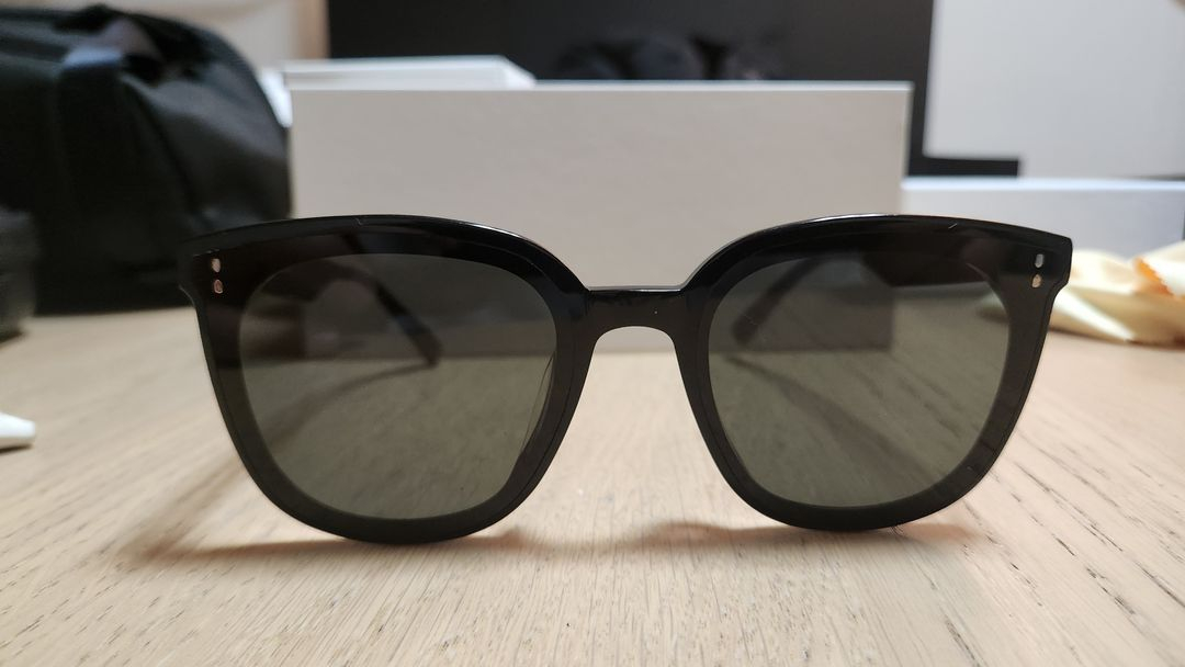 젠틀몬스터 로지 선글라스 10만원에 판매합니다. 이미지