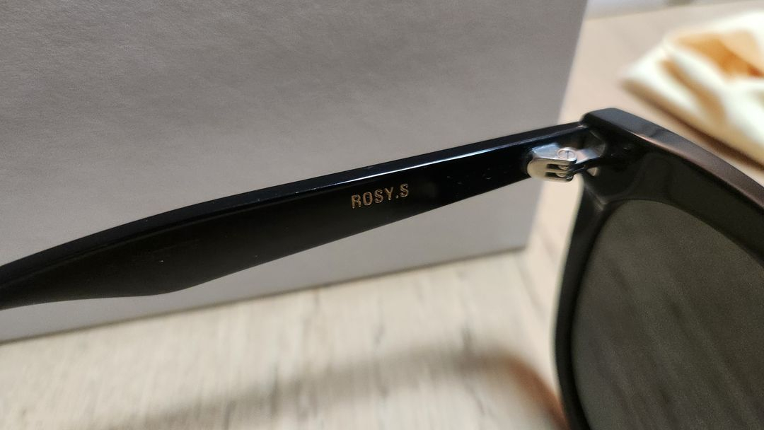 젠틀몬스터 로지 선글라스 10만원에 판매합니다. 이미지