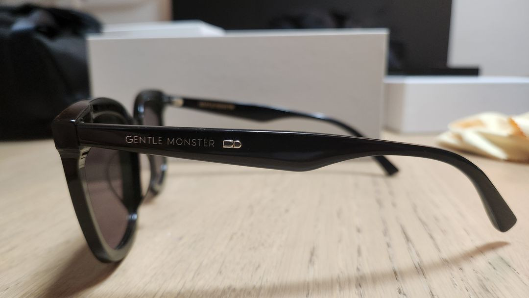 젠틀몬스터 로지 선글라스 10만원에 판매합니다. 이미지