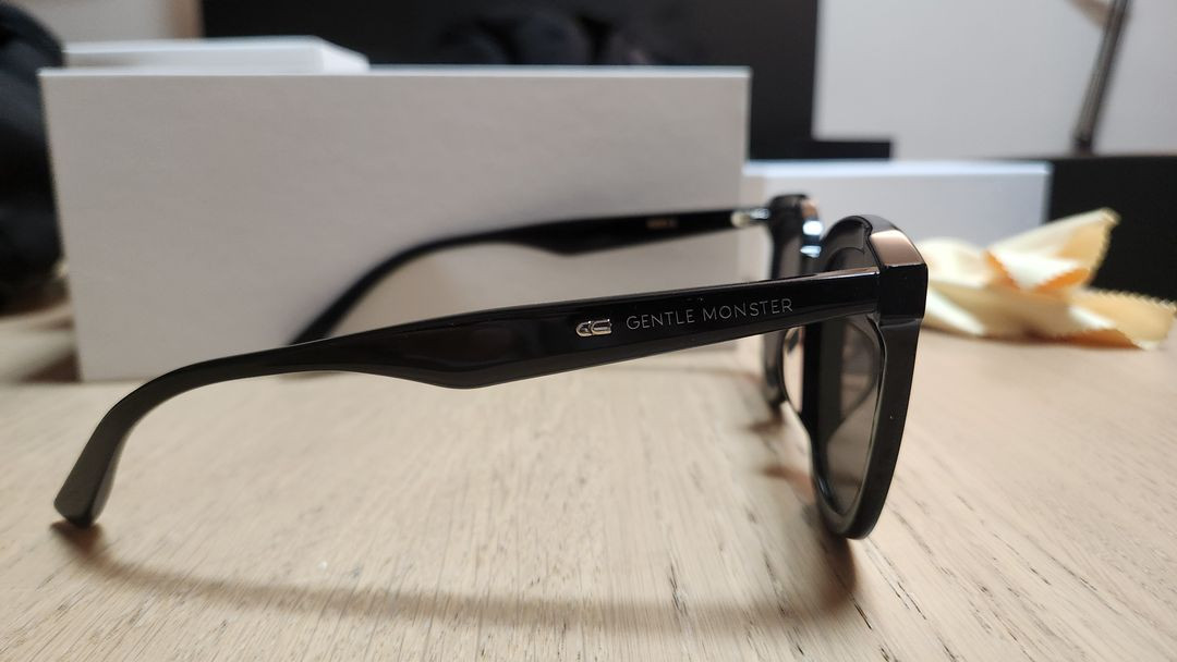 젠틀몬스터 로지 선글라스 10만원에 판매합니다. 이미지