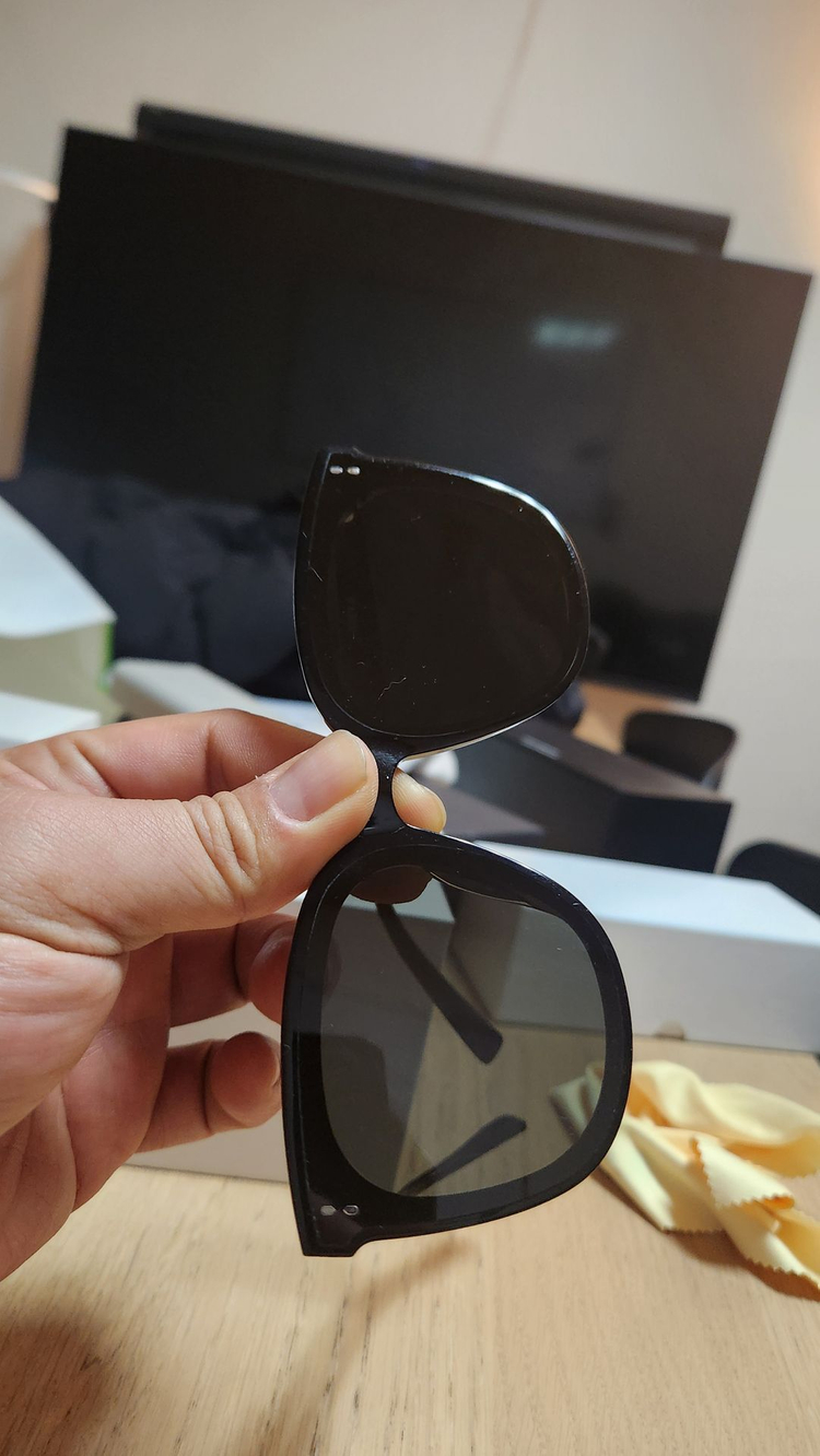 젠틀몬스터 로지 선글라스 10만원에 판매합니다. 이미지