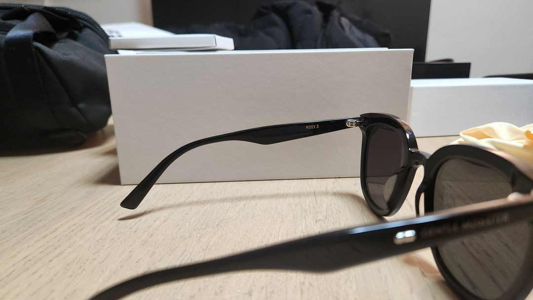 젠틀몬스터 로지 선글라스 10만원에 판매합니다. 이미지