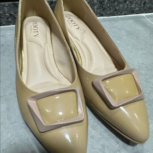 [주띠] 여성 와이드장식 펌프스 이미지