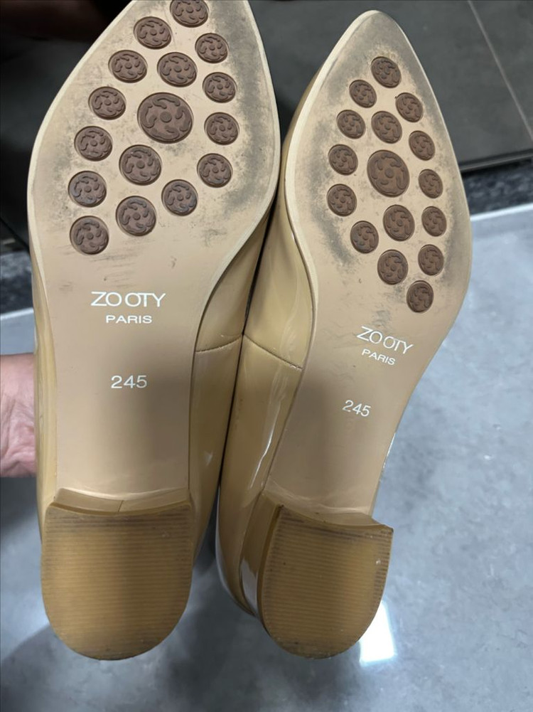 [주띠] 여성 와이드장식 펌프스 이미지