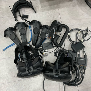 HTC 바이브 HMD + 컨트롤러 2세트 일괄 이미지