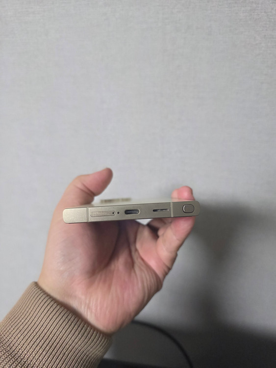 갤럭시 S24울트라 티타늄 옐로우 256기가 SS급 팔아요~--5