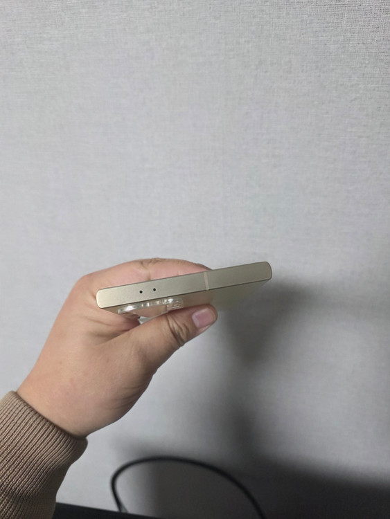 갤럭시 S24울트라 티타늄 옐로우 256기가 SS급 팔아요~--4