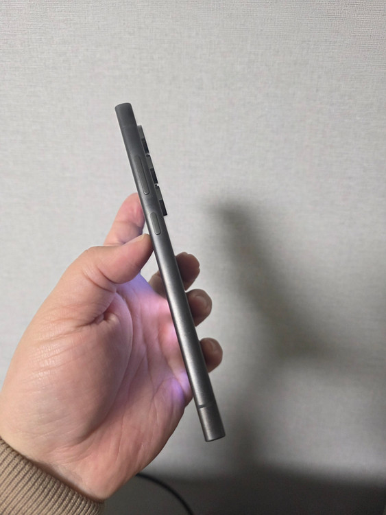 갤럭시 S24울트라 티타늄 블랙 256기가 SS급 팔아요~--1