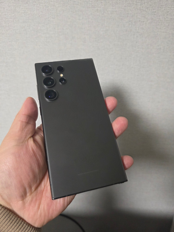 갤럭시 S24울트라 티타늄 블랙 256기가 SS급 팔아요~--2