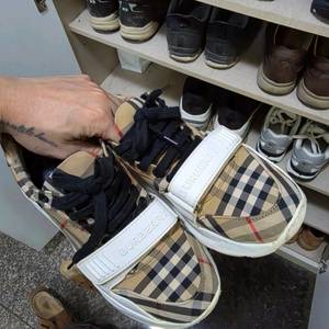 버버리 스니커즈 39