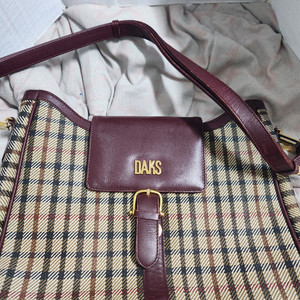 체크 패턴 숄더백 닥스