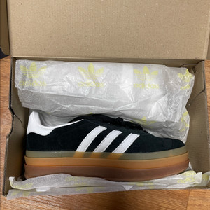 새상품 아디다스 가젤 스니커즈