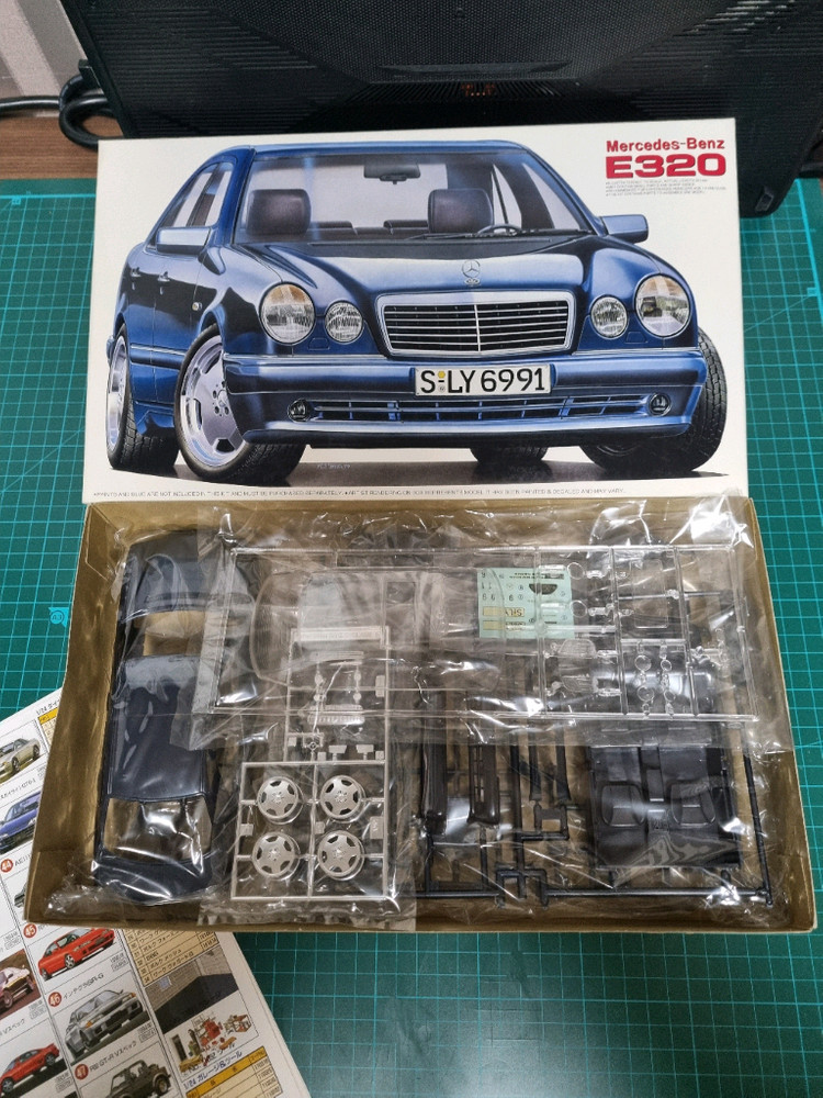 후지미1/24 벤츠 E320--2