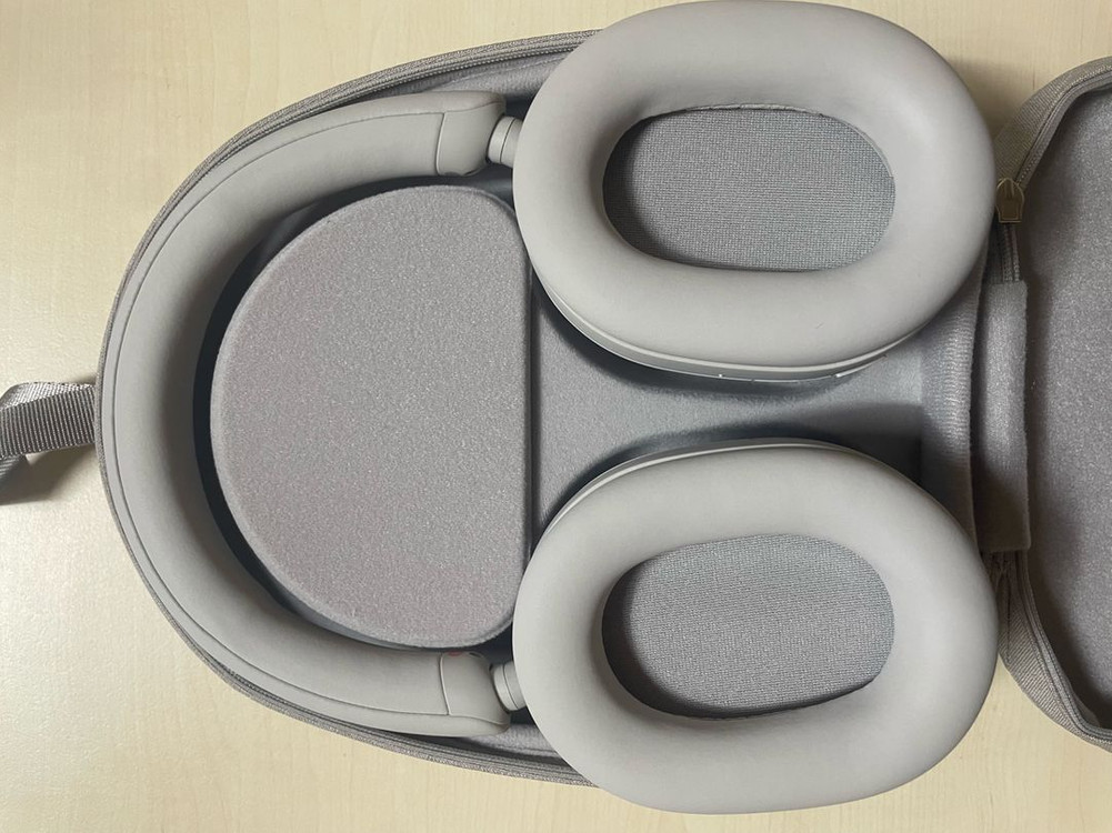 소니 WH-1000XM5 실버 헤드폰--1