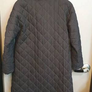 이세이미야케 퀄팅코트겸점퍼 사이즈/TAILLE3도톰한퀄팅입니다색상은 차콜색정도로생각해주심되고라벨에 살짝얼룩있고