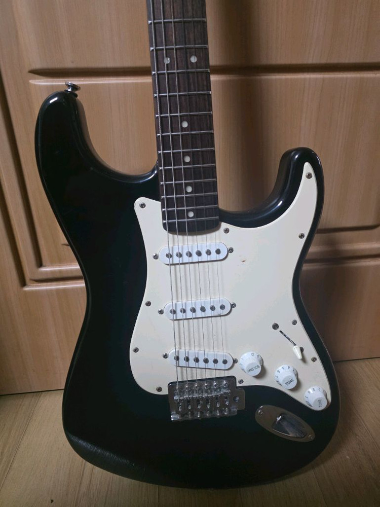 스콰이어 정품 스트랫 일렉트릭 기타--1