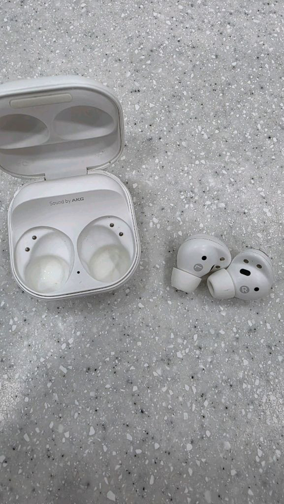 갤럭시 S24 울트라 티타늄 엘로우 256 + 버즈2프로 + 워치6 let 40m--8