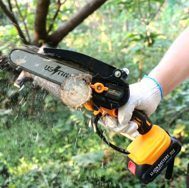 강력한 충전식 전기톱 풀세트입니다. 안전을 위한 보안경과 장갑까지 풀세트로 드립니다. 휴대와 보관이 용이한 케이스--6