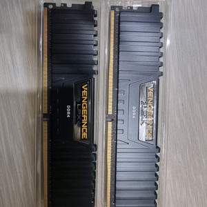 커세어 벤젠스 ddr4 32gb. 3600mhz 팝니다