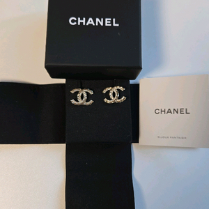 샤넬CC 로고 스터드 골드 이어링
