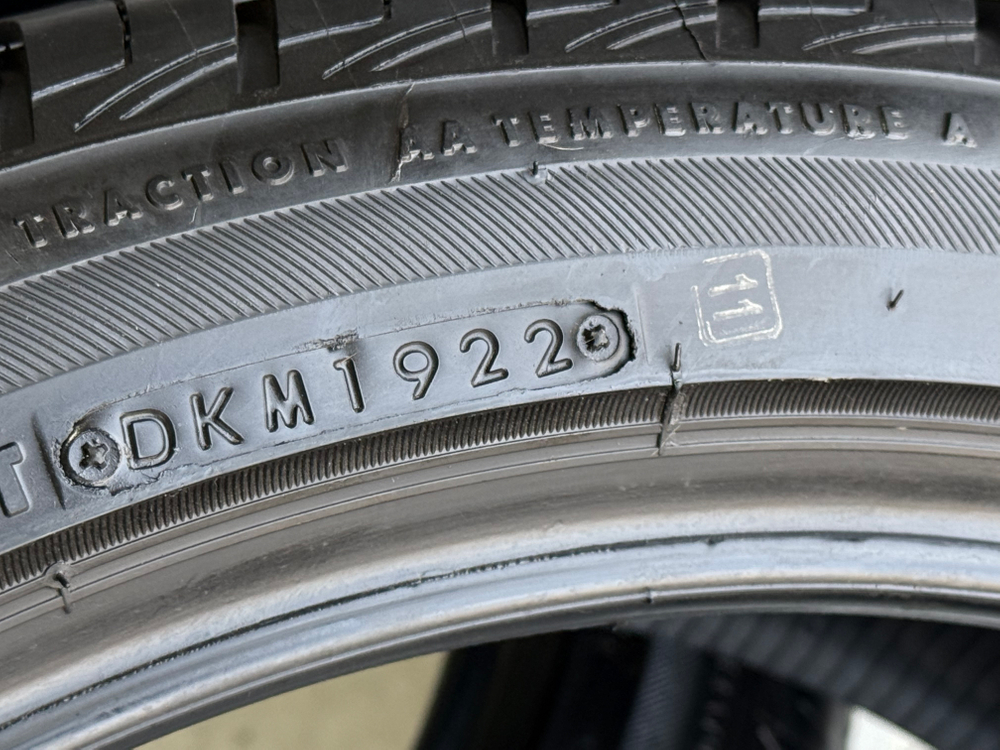 2454019 브리지스톤타이어 세레니티플러스 중고타이어 245 40 19 브리지스톤--4