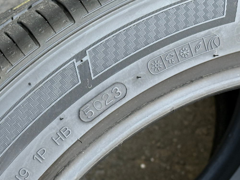 2354518 한국타이어 키너즈st as 중고타이어 235 45 18 한국--2