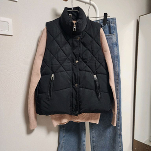 블랙 퀼팅 경량 패딩 조끼 이미지