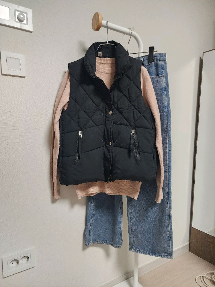 블랙 퀼팅 경량 패딩 조끼 이미지