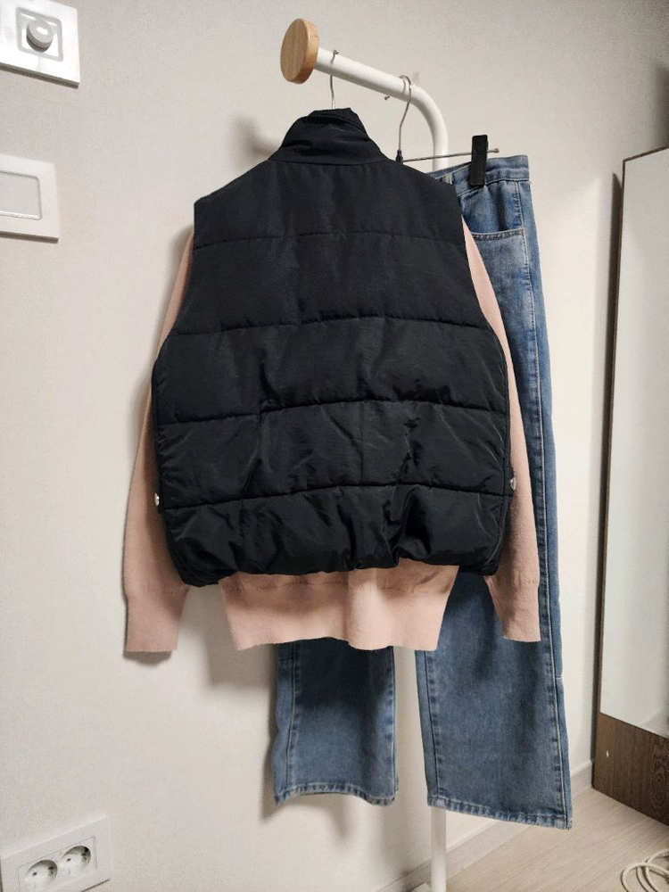 블랙 퀼팅 경량 패딩 조끼 이미지