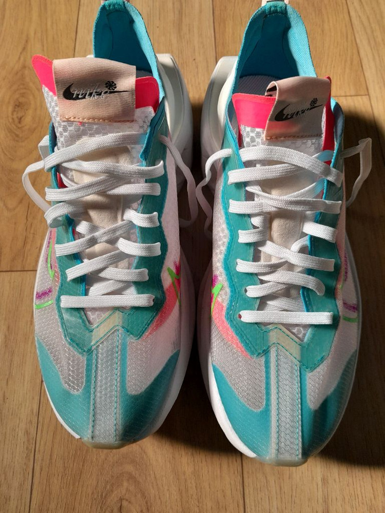 나이키줌비스타운동화여성240미리--2