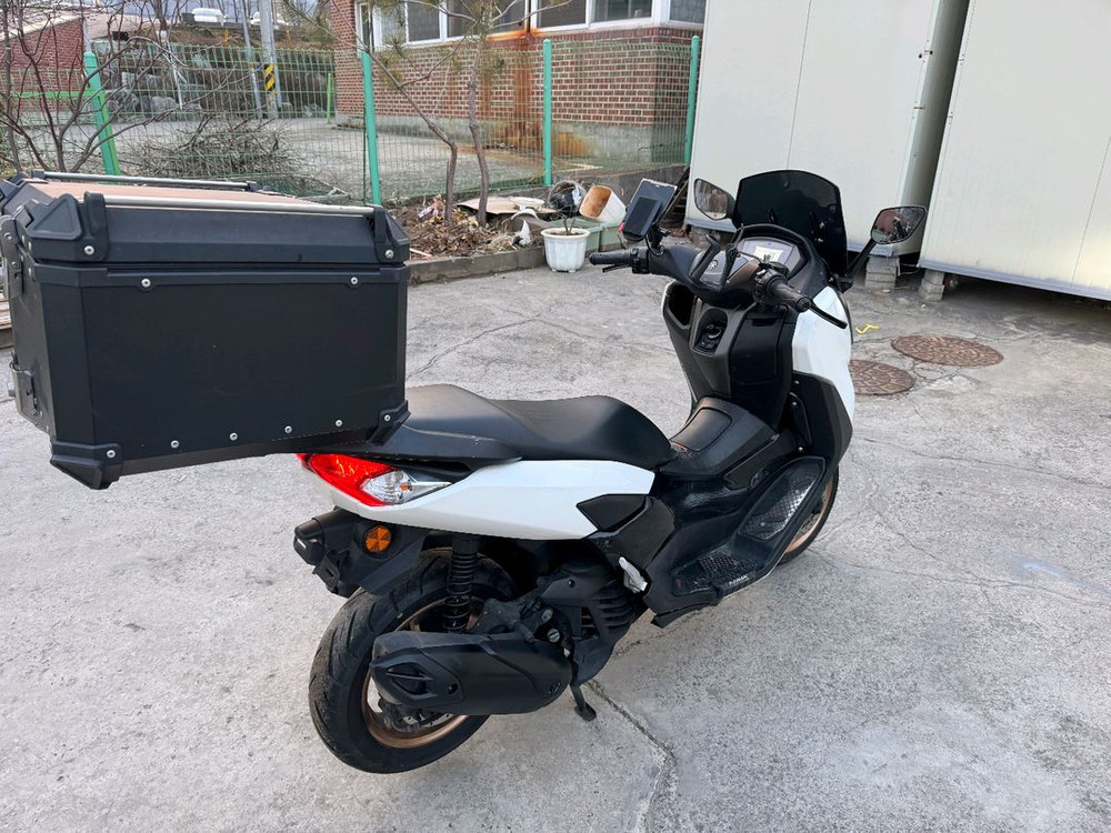 야마하 엔맥스125 24년 abs 화이트컬러 팝니다--1