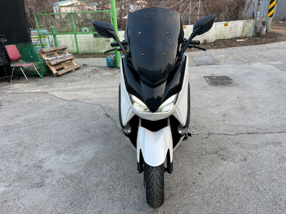 야마하 엔맥스125 24년 abs 화이트컬러 팝니다--2