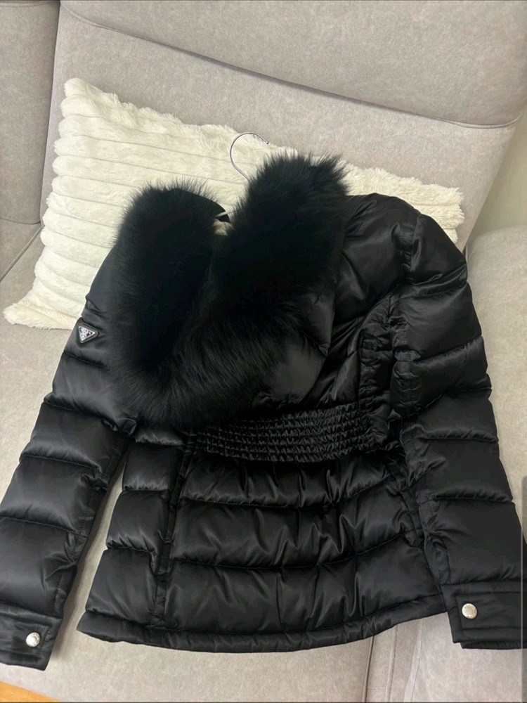 프라다 삼각로고 후드퍼 패딩 자켓--1