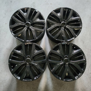 더뉴 QM6 시그니처 19인치 중고휠 블랙휠 팝니다