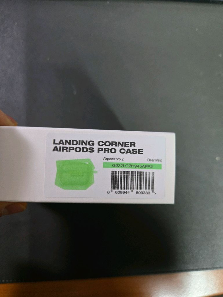 [새상품/미개봉] GRAGG 에어팟 프로2 케이스 Clear Mint 이미지