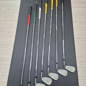 테일러메이드 올뉴 m2 좌타아이언 세트입니다 이미지